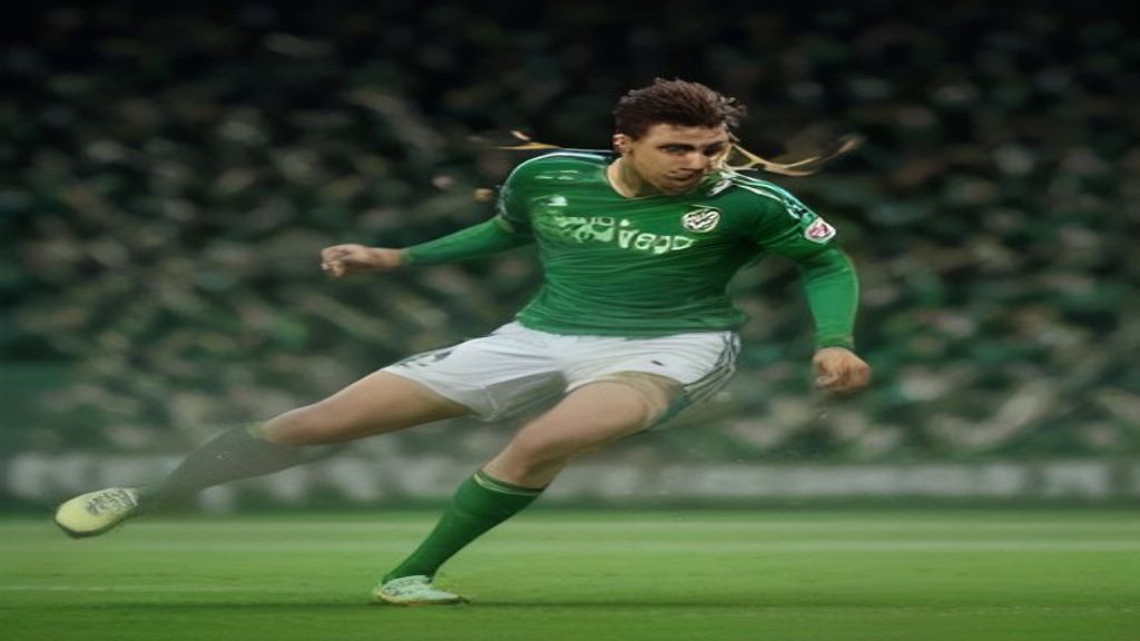 Palmeiras explode no segundo tempo e assume a liderança isolada do Brasileirão